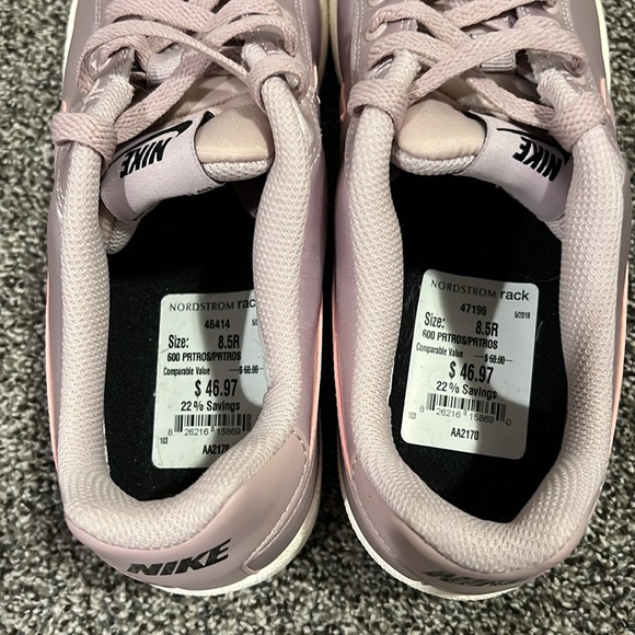New NWT Rose Gold Nike Sneakers sz 8.5 - Picture 4 of 7